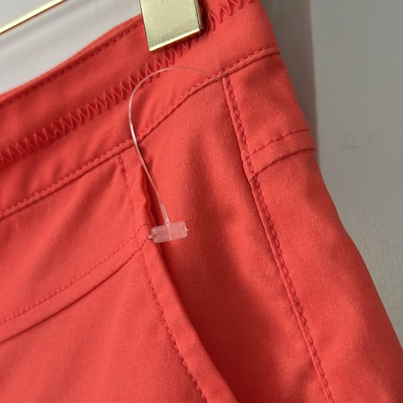 2/$10
Athleta NWOT shorts Size 6 lower rise - Picture 8 of 10